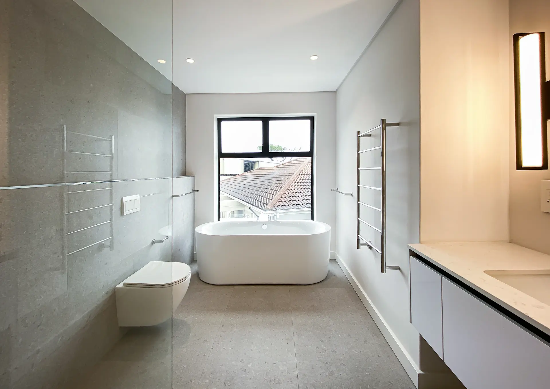 Voegvrije microcement badkamer in greige